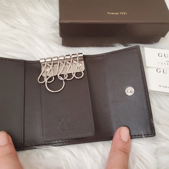 Men's Gucci Signature' Key Case - Picture 2 of 4